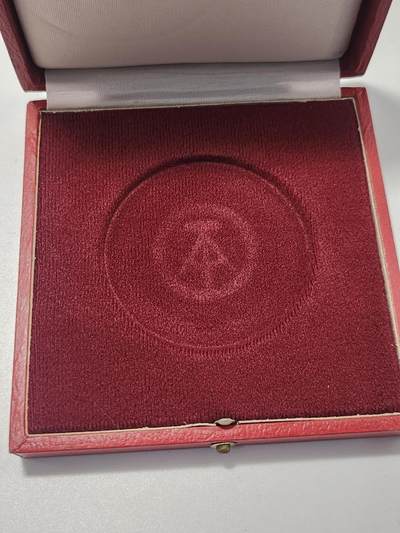 南水社第5次拍卖  1DDR东德“反法西斯防卫墙”柏林墙建设纪念章 带原盒 实拍如图