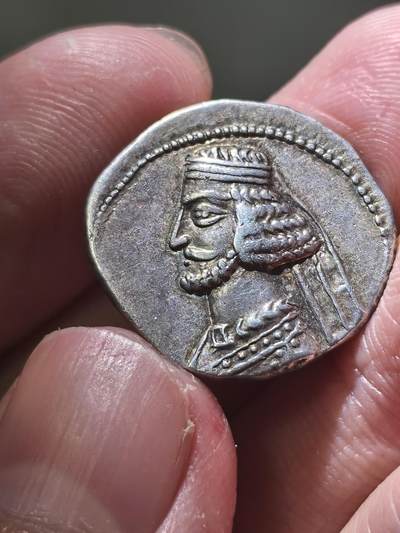 星盘世界钱币 5.2年度精品币大拍 一周年抽奖活动 少见美品！帕提亚帝国，米特拉达特斯三世1德拉克马银币，米特拉达卡特尼萨造币厂打制，流通较少，表面完美的米三，毕业级收藏品