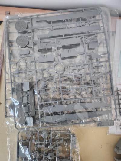 南水社第5次拍卖  Border 1/35 德国豹2A5/A6主战坦克模型（BT-002）已开封板件未组 含说明书、水贴及全金属炮管 默认盒全损