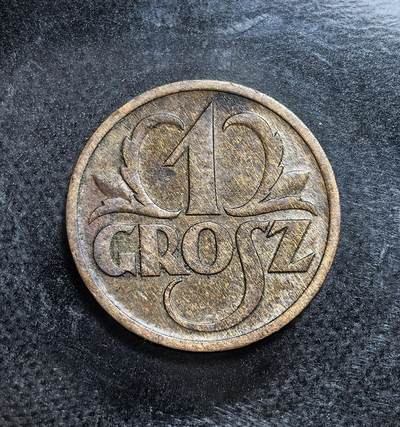 外国优质老铜币纪念币银币专场，周六晚上九点倒数截拍，满百包邮，节前出差在外，5月3日统一发货,可寄存半年，喜欢朋友微信扫描二维码可直接参拍 少见铜币波兰第二共和国1938 年1格罗什铜币，币面为波兰国徽白鹰，发行于战后经济恢复期，是波兰独立初期货币改革的重要实物见证。