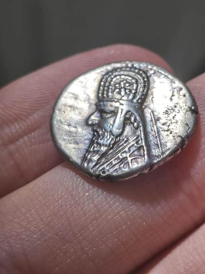 星盘世界钱币 5.2年度精品币大拍 一周年抽奖活动 帕提亚帝国，米特拉达特斯二世1德拉克马银币，埃克巴塔纳哈马丹造币厂打制，打制居中，帕提亚帝国早期银币的经典品种，十分热门