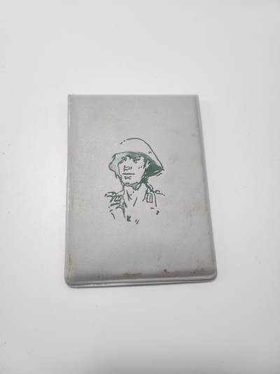 南水社第5次拍卖  东德国家人民军 柏林城防司令部金级纪念章原套原品 章体完好 有皮夹 皮夹内有破碎