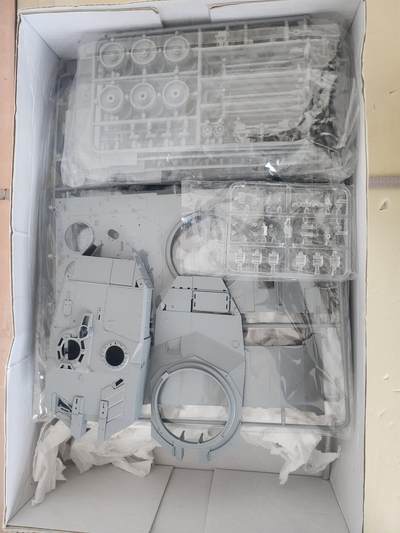 南水社第5次拍卖  Border 1/35 德国豹2A5/A6主战坦克模型（BT-002）已开封板件未组 含说明书、水贴及全金属炮管 默认盒全损