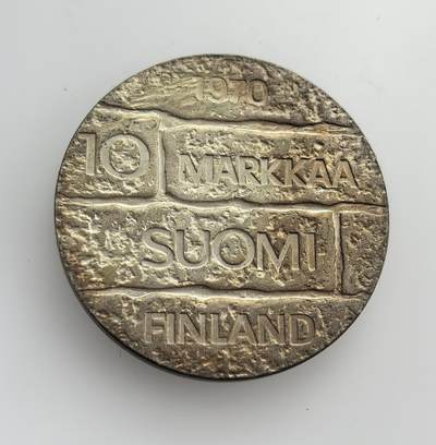 外国优质老铜币纪念币银币专场，周六晚上九点倒数截拍，满百包邮，节前出差在外，5月3日统一发货,可寄存半年，喜欢朋友微信扫描二维码可直接参拍 芬兰1970 年总统10 马克银币，纪念前总统尤霍・库斯蒂・帕西基维诞辰 100 周年。他在二战后主导芬兰外交，奠定了芬苏和平共处的外交基础。