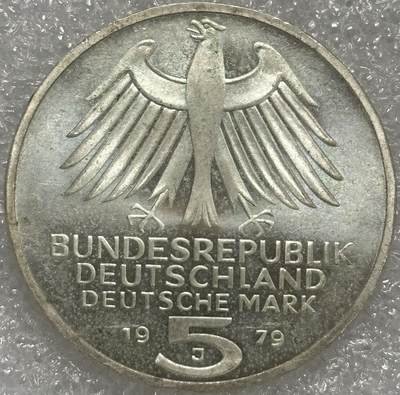 文馨钱币收藏第 302 场，国外回流老铜币，中东阿拉伯地区，拉美等国货币，30 号 1 号二连拍，长期接代拍业务，预计 4 月 4-5 号发货 原光品相 1979 年德国考古研究所 150 周年 5 马克纪念银币，11.2 克 625 银