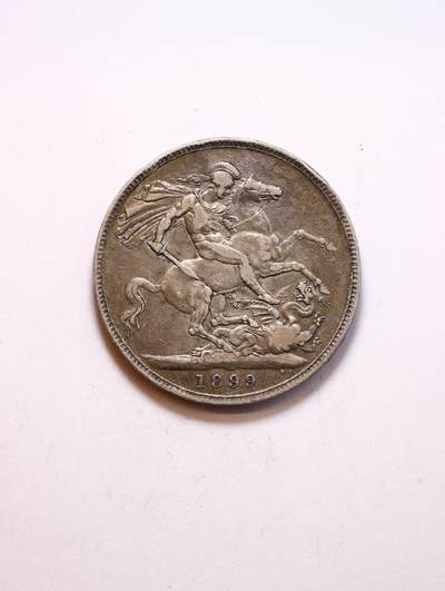 观钱 近现代机制币拍卖No.010（全场顺丰包邮，不区分偏远地区，本场5月5日开始发货）  英国  1899 维多利亚 披纱1克朗 马剑 LXII银币   温润的原味老包浆光泽于流通好品，细节保留度高。