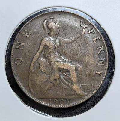 外国优质老铜币纪念币银币专场，周六晚上九点倒数截拍，满百包邮，节前出差在外，5月3日统一发货,可寄存半年，喜欢朋友微信扫描二维码可直接参拍 英国爱德华七世1907年1便士铜币。正面为国王爱德华七世侧面像，背面是象征不列颠的坐像，代表了爱德华时代大英帝国鼎盛时期的货币体系。