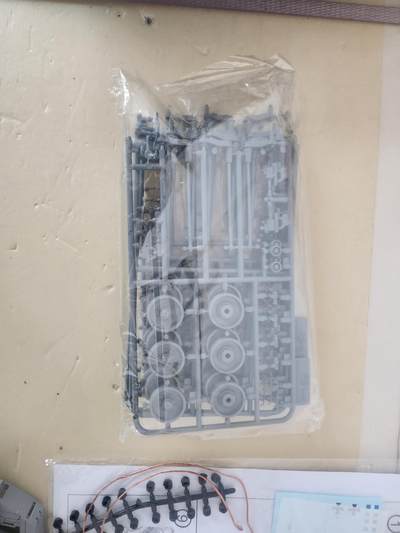 南水社第5次拍卖  Border 1/35 德国豹2A5/A6主战坦克模型（BT-002）已开封板件未组 含说明书、水贴及全金属炮管 默认盒全损