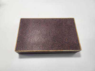 南水社第5次拍卖  东德SED党卡尔-马克思市革命三杰纪念章套装- 克拉拉·蔡特金 ​ - 弗里茨·黑克特 ​ - 恩斯特·施内勒尔三人 原盒原品 章体完好 实拍如图