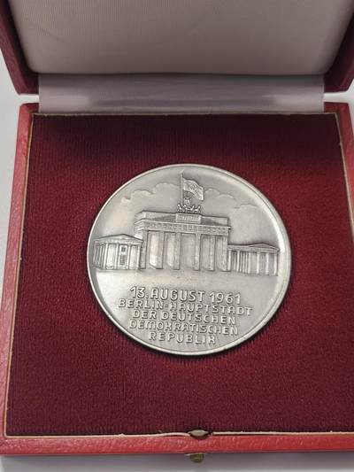 南水社第5次拍卖  1DDR东德“反法西斯防卫墙”柏林墙建设纪念章 带原盒 实拍如图