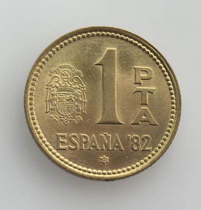 外国优质老铜币纪念币银币专场，周六晚上九点倒数截拍，满百包邮，节前出差在外，5月3日统一发货,可寄存半年，喜欢朋友微信扫描二维码可直接参拍 欧洲老藏家币藏-西班牙胡安・卡洛斯一世1980年世界杯1比塞塔纪念币，为 1982 年世界杯主题纪念版，是西班牙民主化后迎接重大国际赛事的见证。