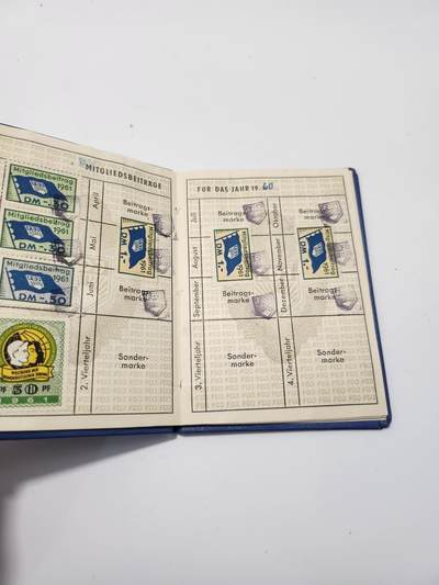 南水社第5次拍卖  东德时期 FDJ（自由德国青年团）女性会员证 带原照、印章及缴费戳记 1958年柏林签发