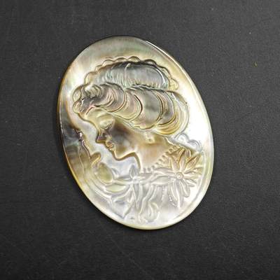 4月26日结束，成斌徽章钱币精品场 众诚评级  20世纪卡梅奥夫人贝母配件