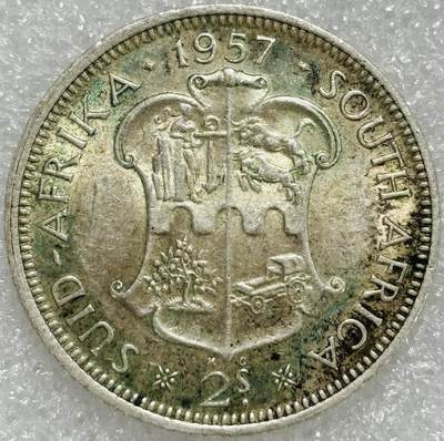 文馨钱币收藏第 302 场，国外回流老铜币，中东阿拉伯地区，拉美等国货币，30 号 1 号二连拍，长期接代拍业务，预计 4 月 4-5 号发货 原光好品 1957 年英属南非伊丽莎白二世 2 先令银币，11.3 克 500 银