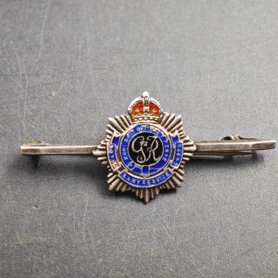 4月26日结束，成斌徽章钱币精品场 英国二战炮兵证章银质珐琅