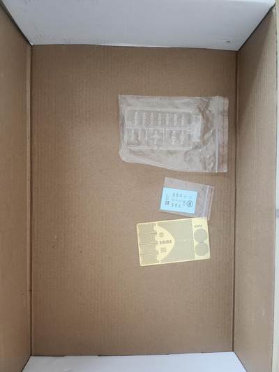 南水社第5次拍卖  Takom 1/35 二战德国 虎王 重型坦克 初期型（2096）已开封板件未组 含蚀刻片、水贴及透明件 未盒全损