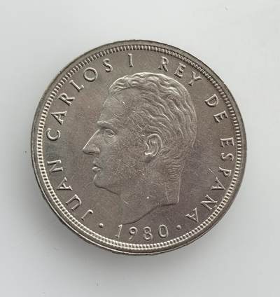 外国优质老铜币纪念币银币专场，周六晚上九点倒数截拍，满百包邮，节前出差在外，5月3日统一发货,可寄存半年，喜欢朋友微信扫描二维码可直接参拍 欧洲老藏家币藏-西班牙胡安・卡洛斯一世1980年世界杯50比塞塔纪念币，为 1982 年世界杯主题纪念版，是西班牙民主化后迎接重大国际赛事的见证。