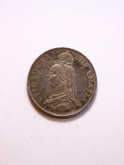 观钱 近现代机制币拍卖No.010（全场顺丰包邮，不区分偏远地区，本场5月5日开始发货）  英国  1887 维多利亚高冠双弗洛林 好品相细节都在可以搏一搏分 头像细节清晰，背面哥特式十字纹章的盾徽、权杖与花纹完整锐利，底板状态良好