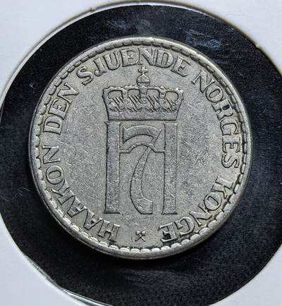 外国优质老铜币纪念币银币专场，周六晚上九点倒数截拍，满百包邮，节前出差在外，5月3日统一发货,可寄存半年，喜欢朋友微信扫描二维码可直接参拍 挪威哈康七世1956年1克朗，币面为挪威国徽与国王花押字，发行于战后重建阶段，是挪威摆脱德国占领、恢复主权后经济复苏的见证。