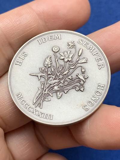 《竞宝斋》第485场 周日，周一，周二 3场连拍 （全场包邮）20级店铺 欢迎送拍 法国图卢兹花卉节银质代币，22.6g，35.6mm，丰饶角边铭