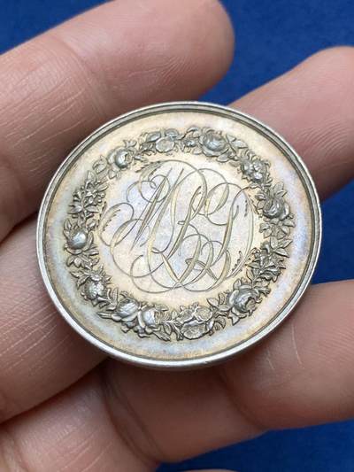 《竞宝斋》第485场 周日，周一，周二 3场连拍 （全场包邮）20级店铺 欢迎送拍 法国结婚纪念银章，15.76g，33.5mm，蜜蜂边铭