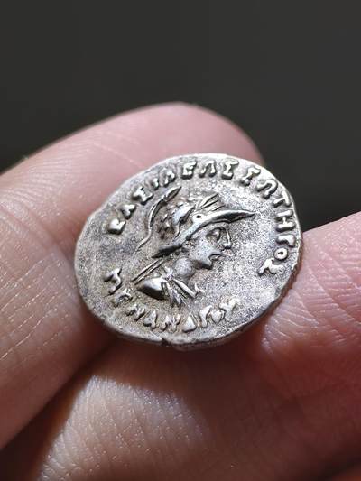 星盘世界钱币 5.2年度精品币大拍 一周年抽奖活动 美品！东方希腊·印度-希腊王国米南德一世，1德拉克马银币公元前155–130年 正面：希腊文铭文 ΒΑΣΙΛΕΩΣ ΣΩΤΗΡΟΣ ΜΕΝΑΝΔΡΟΥ（救世主国王米南德）