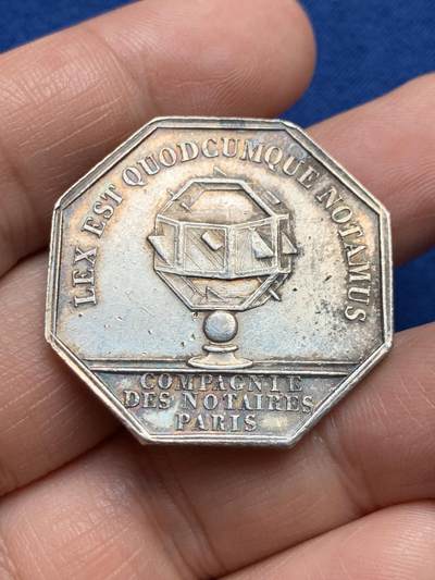 《竞宝斋》第485场 周日，周一，周二 3场连拍 （全场包邮）20级店铺 欢迎送拍 法国路易·菲利普一世头像巴黎公证人八角银质代币，18.75g，32.5mm，油灯边铭