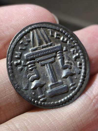 星盘世界钱币 5.2年度精品币大拍 一周年抽奖活动 极品名誉品！萨珊开国之君阿达希尔一世一德拉克马银币（球冠版），这一枚是萨珊银币收藏中非常重要的品种，而且品相非常漂亮，全深打铭文清晰完美