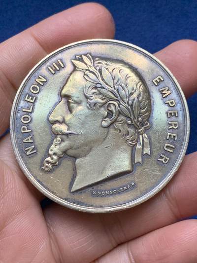 《竞宝斋》第485场 周日，周一，周二 3场连拍 （全场包邮）20级店铺 欢迎送拍 法国拿破仑三世头像巴黎奥菲翁音乐竞赛镀金银章，65.15g，50mm，蜜蜂边铭，边铭处有轻磕