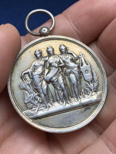 《竞宝斋》第485场 周日，周一，周二 3场连拍 （全场包邮）20级店铺 欢迎送拍 法国三女神音乐节纪念银章 16.6克 36.6mm