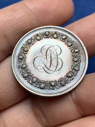 《竞宝斋》第485场 周日，周一，周二 3场连拍 （全场包邮）20级店铺 欢迎送拍 法国结婚纪念银章，11.89g，30mm，蜜蜂边铭