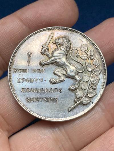 《竞宝斋》第485场 周日，周一，周二 3场连拍 （全场包邮）20级店铺 欢迎送拍 法国里昂丝绸协会银质代币，21.8g，37.5mm，蜜蜂边铭