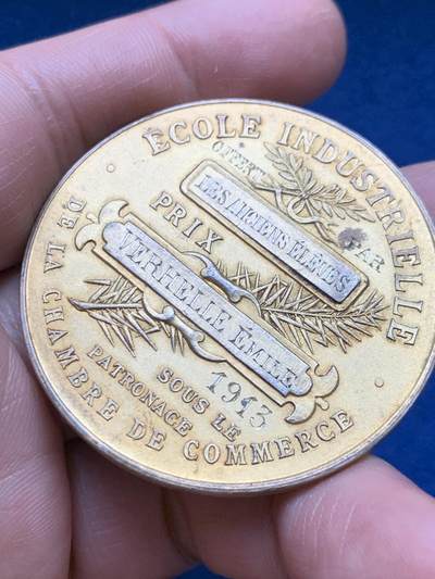 《竞宝斋》第485场 周日，周一，周二 3场连拍 （全场包邮）20级店铺 欢迎送拍 法国图尔宽市工商会工业学校纪念镀金银章 46.35克 46.1mm 菱形银标