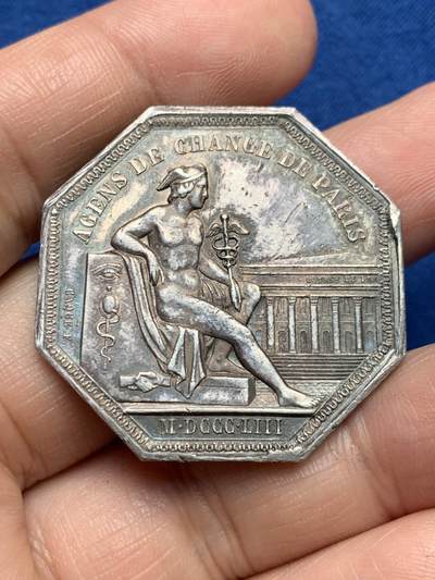 《竞宝斋》第485场 周日，周一，周二 3场连拍 （全场包邮）20级店铺 欢迎送拍 法国八角银章，拿破仑三世头像巴黎股票证券交易所，22.13g，36.3mm，手指边铭