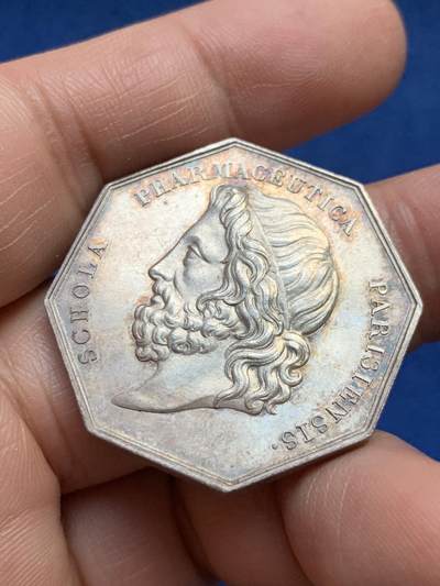 《竞宝斋》第485场 周日，周一，周二 3场连拍 （全场包邮）20级店铺 欢迎送拍 法国巴黎药学院八角银质jeton，希波克拉底头像，17.14g，33.8mm，早期无边铭