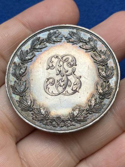 《竞宝斋》第485场 周日，周一，周二 3场连拍 （全场包邮）20级店铺 欢迎送拍 法国结婚纪念银章，38.25g，40.7mm，手指边铭，边有轻磕