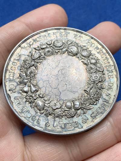 《竞宝斋》第485场 周日，周一，周二 3场连拍 （全场包邮）20级店铺 欢迎送拍 法国特鲁瓦园艺协会银章，高浮雕，65.4g，50.1mm，丰饶角边铭