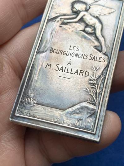 《竞宝斋》第485场 周日，周一，周二 3场连拍 （全场包邮）20级店铺 欢迎送拍 法国《泉》艺术银章，名家D.Dupuis作品，54.45g，66.3×36mm，丰饶角银标，名家经典。