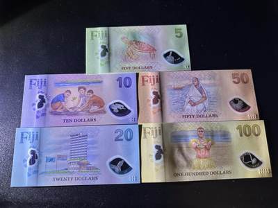 《外钞收藏家》第六百三十一期（五一假期场）（长期征集拍品、欢迎藏友们联系合作） 斐济塑料钞5-100元 都是AA冠（5-50都是尾9、100无47尾8）全新UNC