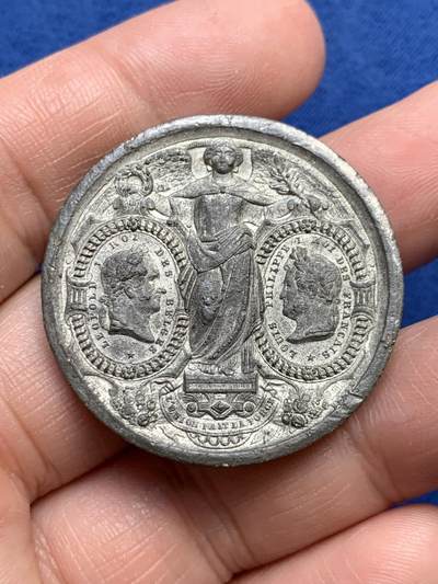 《竞宝斋》第485场 周日，周一，周二 3场连拍 （全场包邮）20级店铺 欢迎送拍 比利时布鲁塞尔-法国巴黎铁路通车纪念锡章，正面是两个国家的国王利奥波德一世与路易·菲利普一世，背后的两个女神手持代表两个地区的徽章盾牌，21g，35.7mm