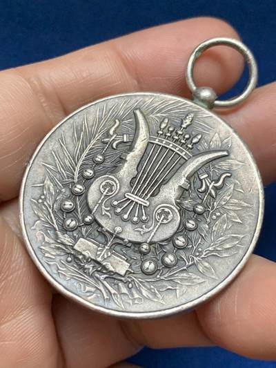 《竞宝斋》第485场 周日，周一，周二 3场连拍 （全场包邮）20级店铺 欢迎送拍 法国叙热尔音乐竞赛银章，37.1g，41mm，丰饶角边铭