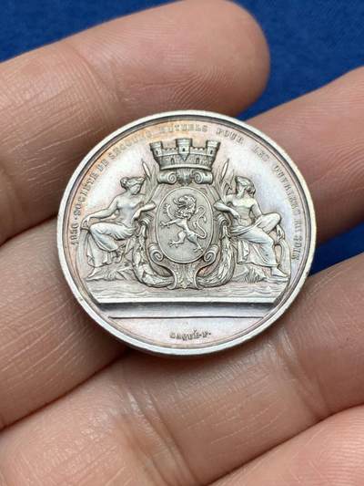 《竞宝斋》第485场 周日，周一，周二 3场连拍 （全场包邮）20级店铺 欢迎送拍 法国里昂丝绸工人互助会银质代币，13g，28.5mm，丰饶角边铭