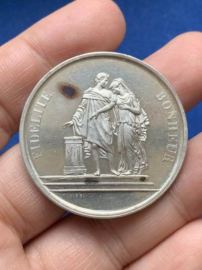 《竞宝斋》第485场 周日，周一，周二 3场连拍 （全场包邮）20级店铺 欢迎送拍 法国婚姻与爱情纪念银章，25.22g，39.1mm，蜜蜂边铭