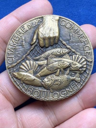 《竞宝斋》第485场 周日，周一，周二 3场连拍 （全场包邮）20级店铺 欢迎送拍 法国布洛涅尘世旅游商贸渔港成立纪念铜章 70.6克 49.6mm 丰饶角铜标边铭