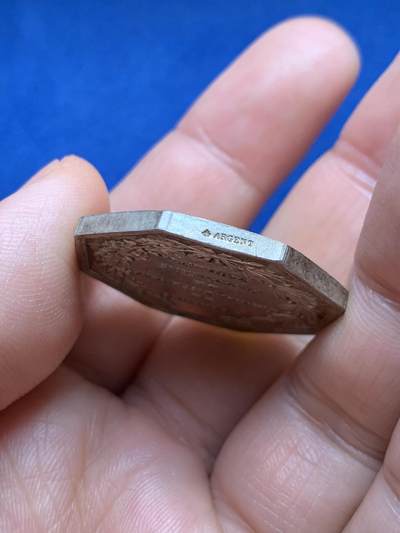 《竞宝斋》第485场 周日，周一，周二 3场连拍 （全场包邮）20级店铺 欢迎送拍 法国八角银章，皮蒂维耶斯公证人，16.02g，30.7mm，蜜蜂边铭