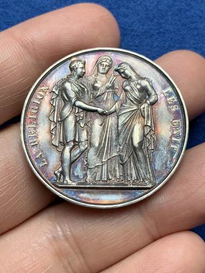 《竞宝斋》第485场 周日，周一，周二 3场连拍 （全场包邮）20级店铺 欢迎送拍 法国1872年结婚纪念银章，21.9g，36mm，船首银标。