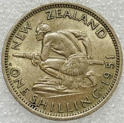 文馨钱币收藏第 302 场，国外回流老铜币，中东阿拉伯地区，拉美等国货币，30 号 1 号二连拍，长期接代拍业务，预计 4 月 4-5 号发货 原光好品 1951 年英属新西兰乔治六世 1 先令