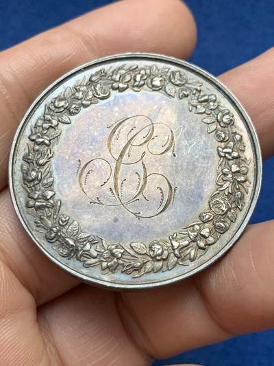 《竞宝斋》第485场 周日，周一，周二 3场连拍 （全场包邮）20级店铺 欢迎送拍 法国结婚纪念银章，32g，41.2mm，手指边铭