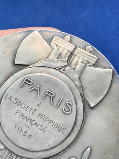 《竞宝斋》第485场 周日，周一，周二 3场连拍 （全场包邮）20级店铺 欢迎送拍 法国巴黎市马术协会超大银章，314g，89.5mm，边铭：野猪头+菱形argent