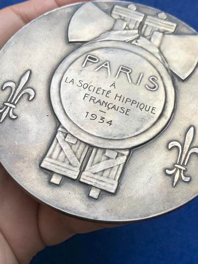 《竞宝斋》第485场 周日，周一，周二 3场连拍 （全场包邮）20级店铺 欢迎送拍 法国巴黎市马术协会超大银章，314g，89.5mm，边铭：野猪头+菱形argent